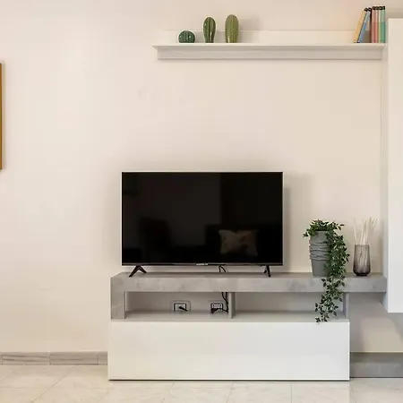 Apartment White Lilium *