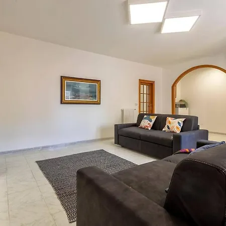White Lilium Apartment