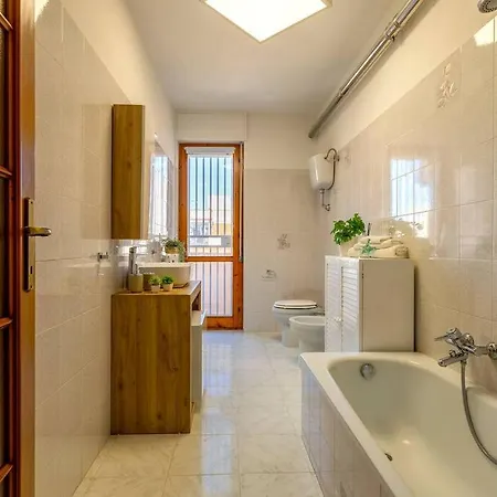 White Lilium Apartment *