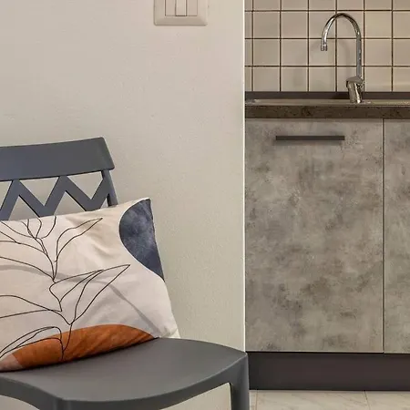 Apartment White Lilium