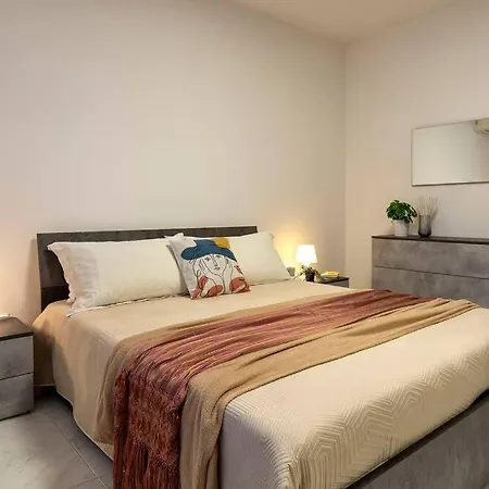 Apartment White Lilium