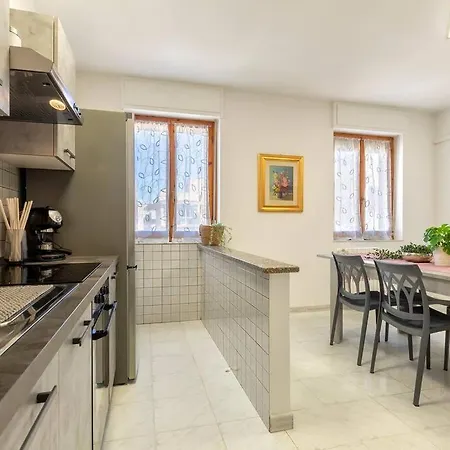 White Lilium Apartment *