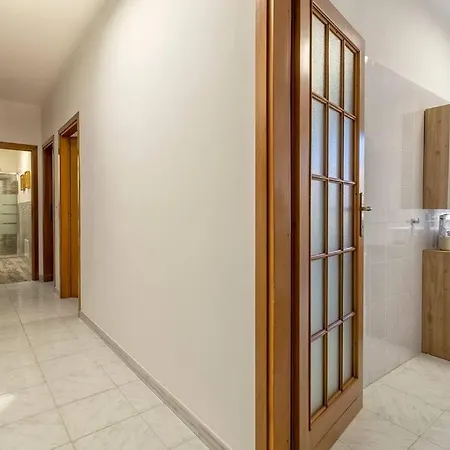 White Lilium Apartment