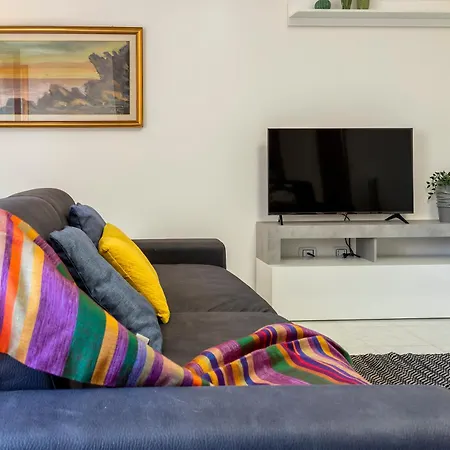 White Lilium Apartment