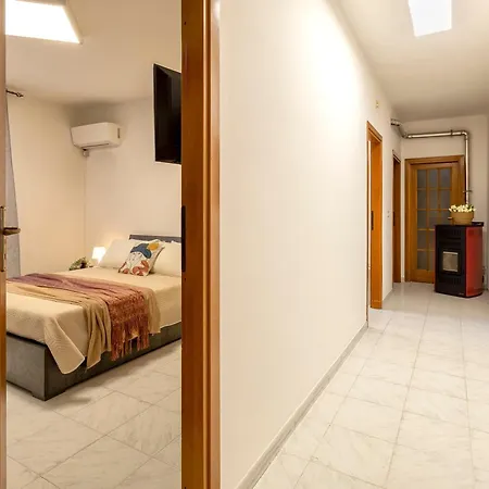 White Lilium Apartment *