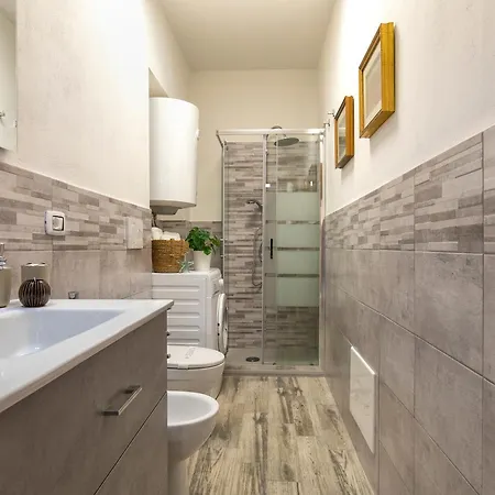 Apartment White Lilium