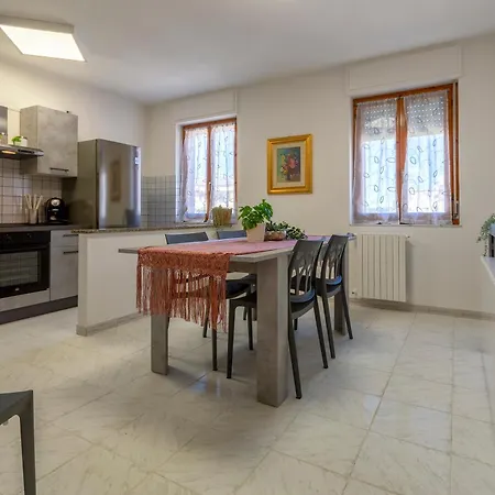 White Lilium Apartment *