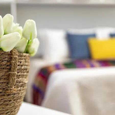 White Lilium Apartment *